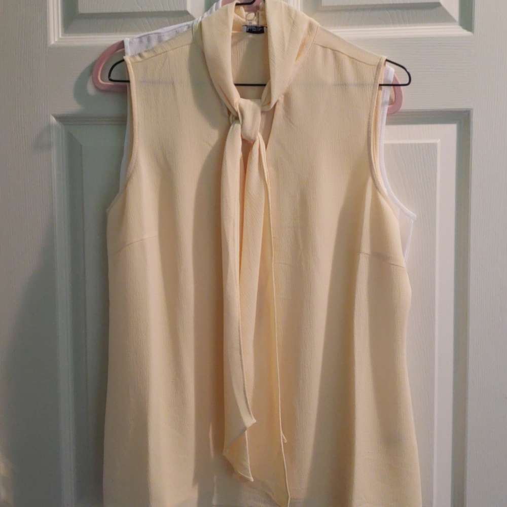 Clothes - Picture 3 of 3